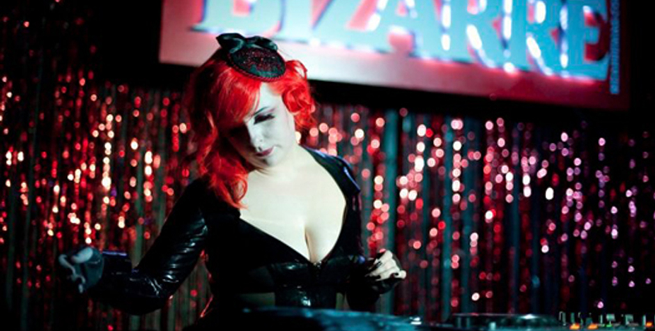 SCARLETT BIZARRE CROPPED